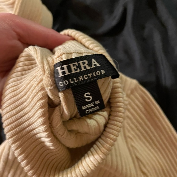 beige cropped turtle neck sweater - Picture 2 of 2